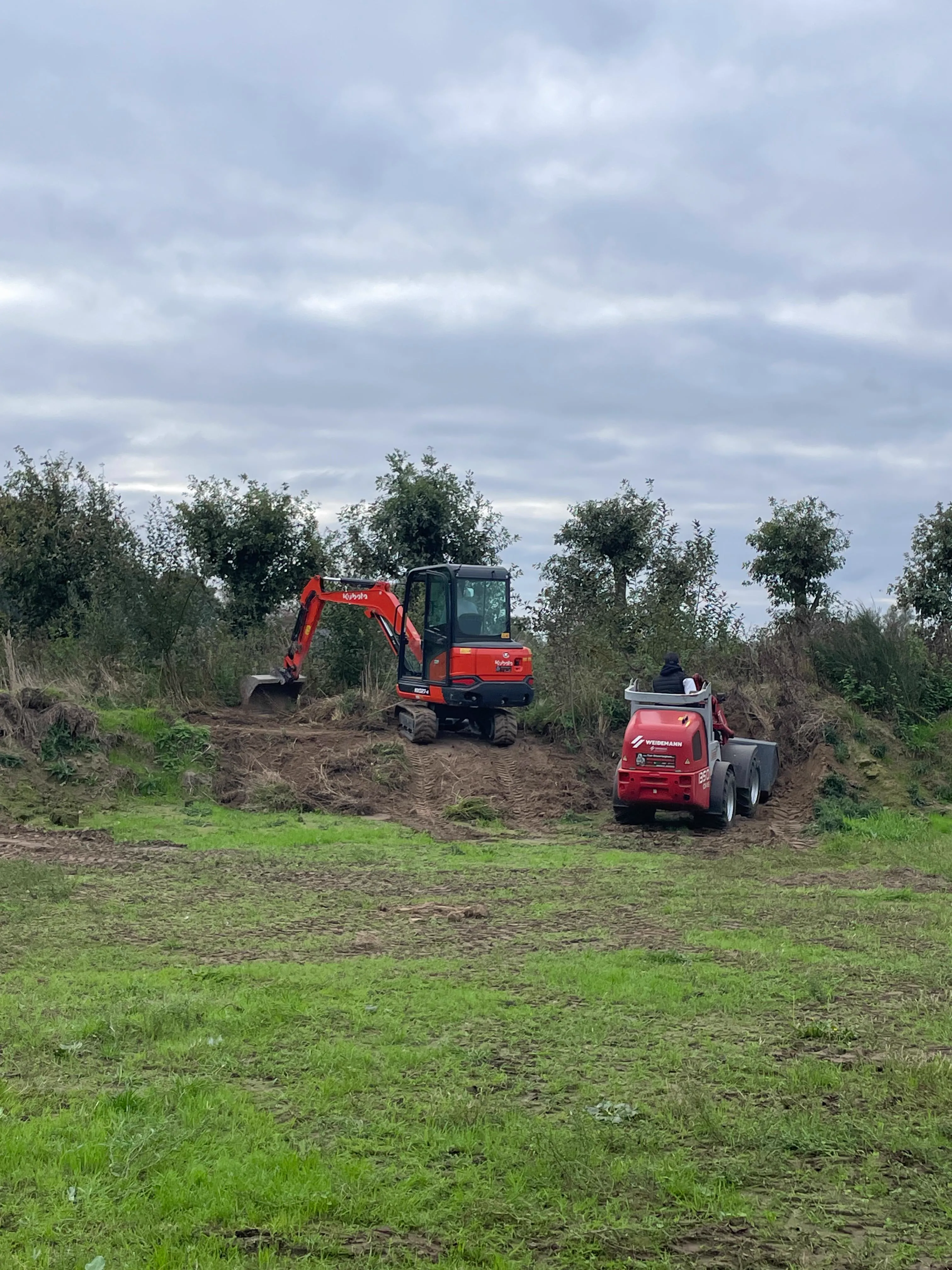 Bedrijfsopleiding graafmachine en wiellader op locatie